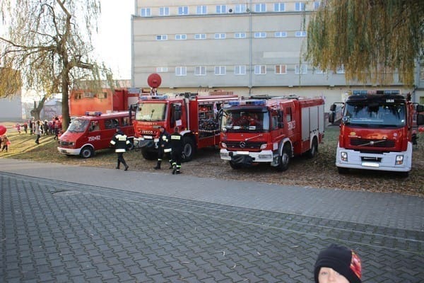 Przedszkolaki na spotkaniu ze strażakami